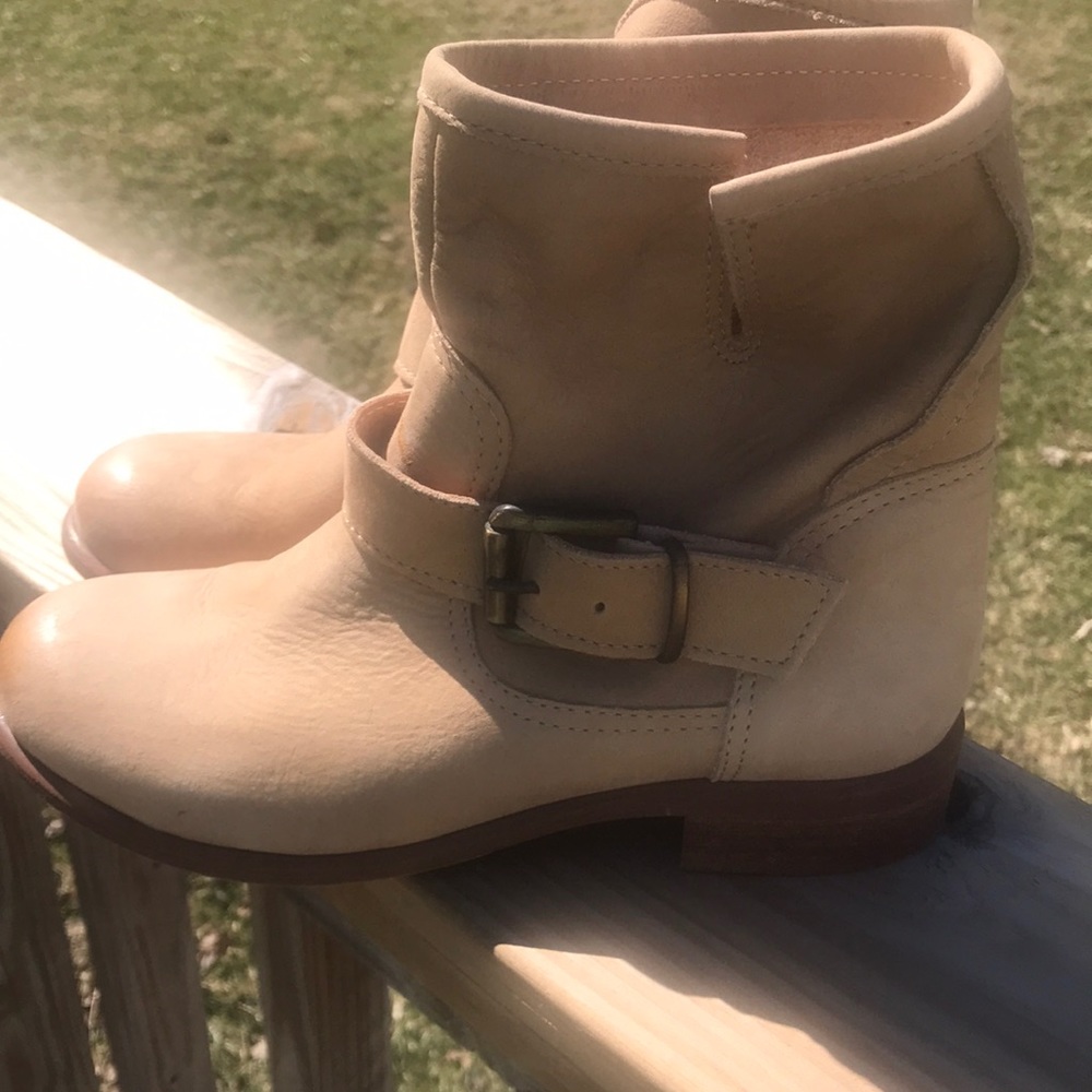 Boots size 35 like new